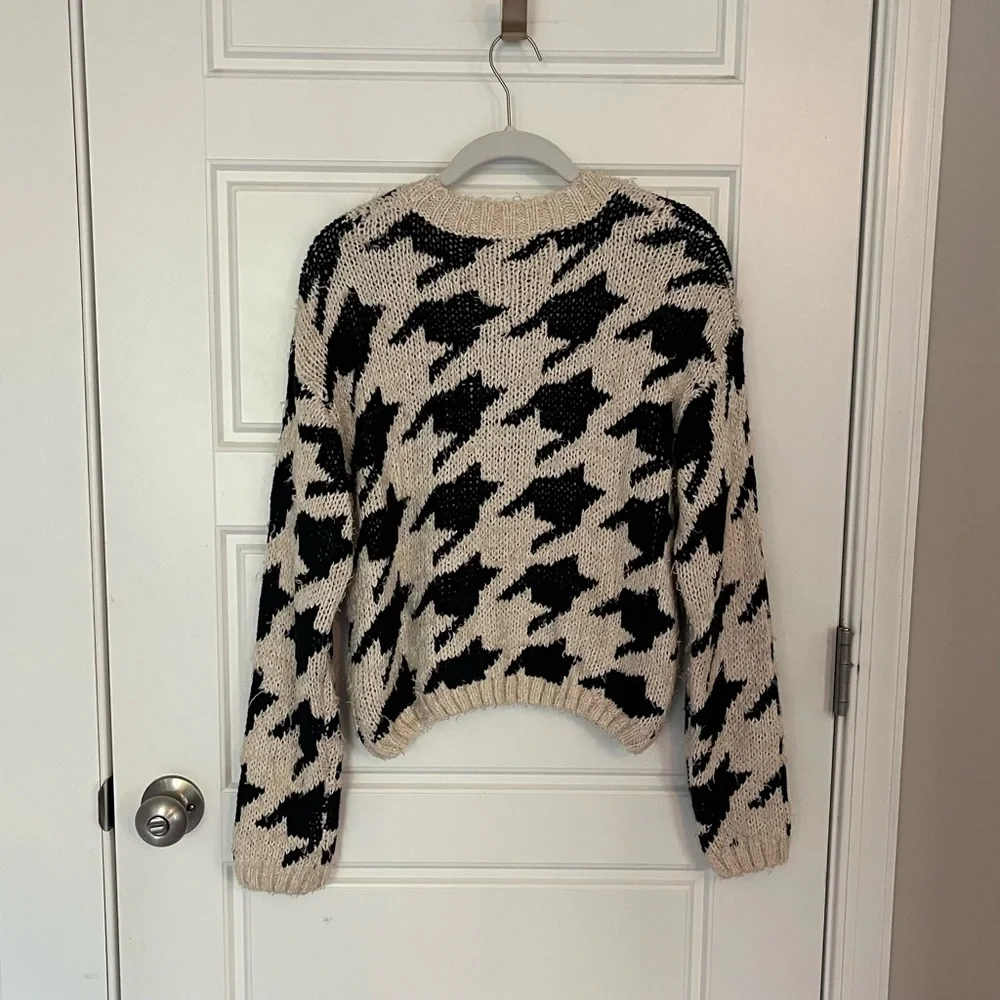Black and Cream Sweater | L